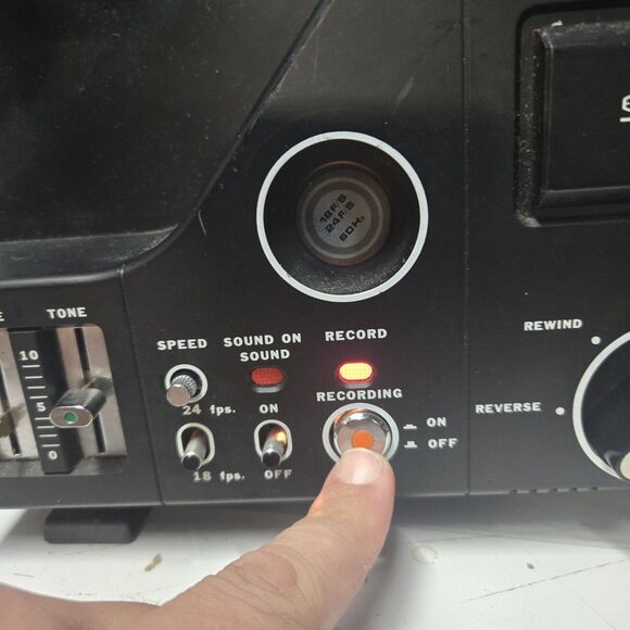 Vintage Chinon Sound 4100 8mm Movie Projector Sound-on-Sound Turns On- Need Belt - Picture 2 of 7